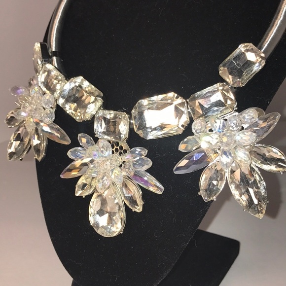 Swarovski necklace by Ana Capri chunky crystal flowers set in silver - Picture 2 of 5